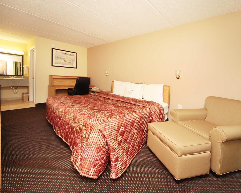 Rodeway Inn Charlotte Downtown Room photo