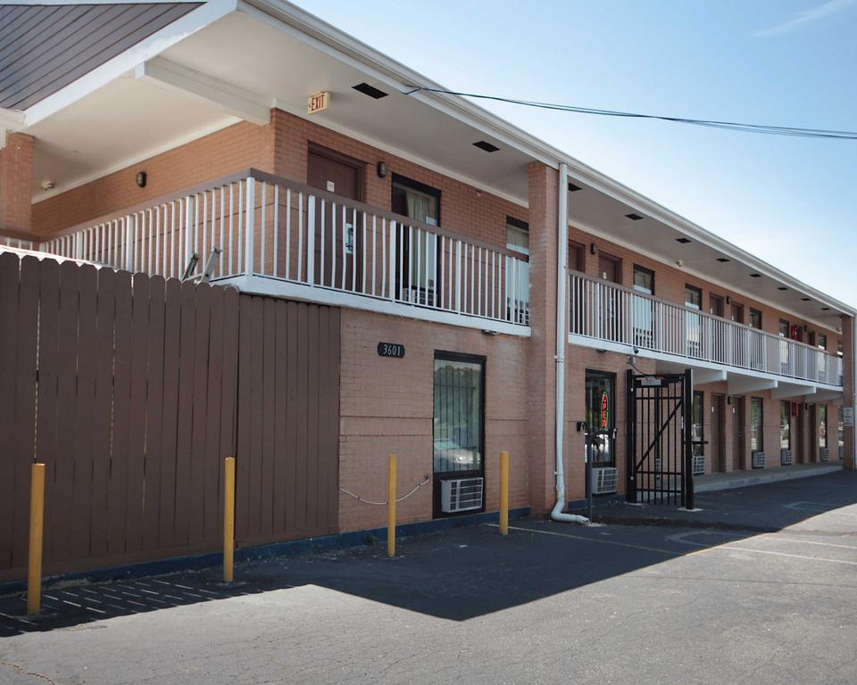 Rodeway Inn Charlotte Downtown Exterior photo